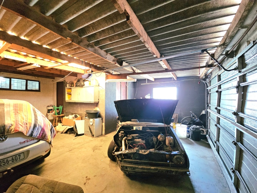 3 Bedroom Property for Sale in Roosendal Western Cape